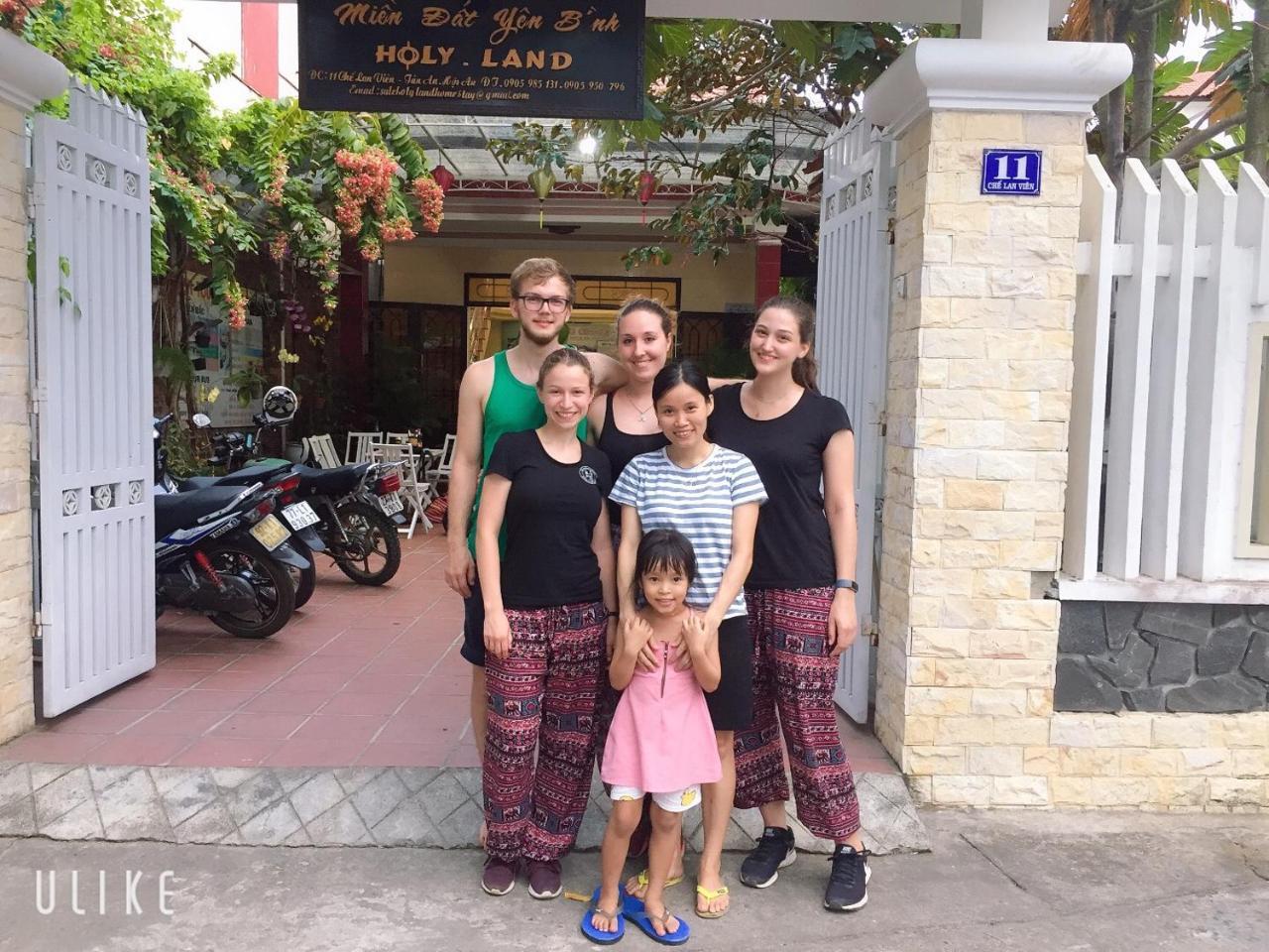 Holy Land Homestay Хойан Экстерьер фото